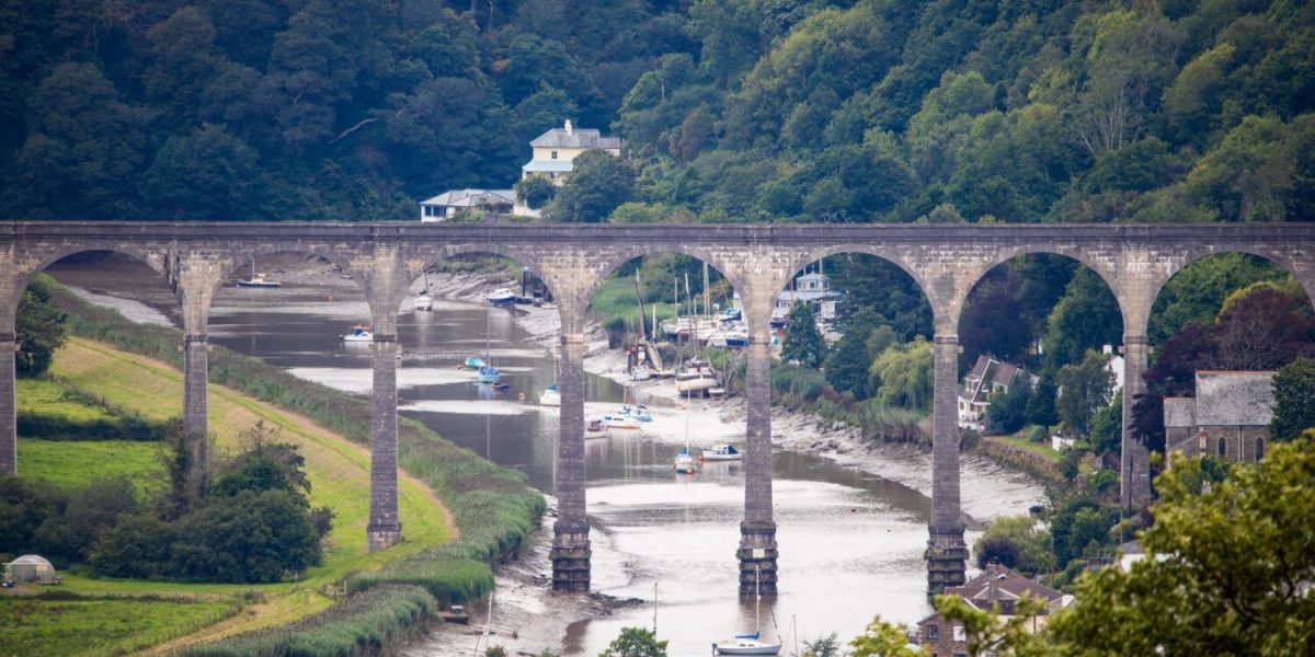 Calstock Viaduct on a fine day. Visit Tamar Valley. Thans Kevin Hampton for hte picutre