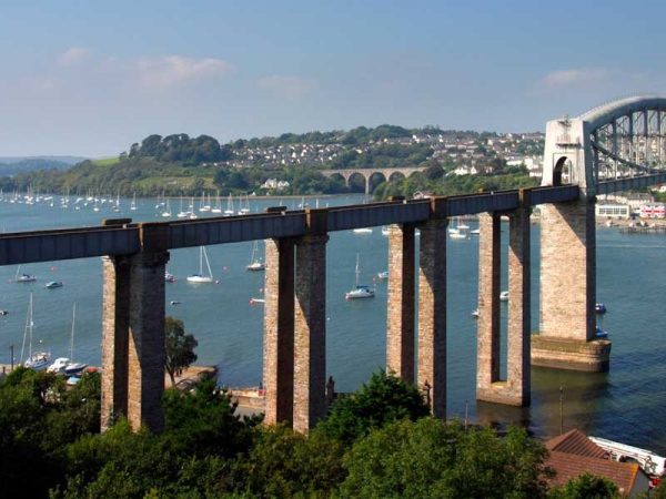 visit-tamar-valley-car-free-travel-by-train